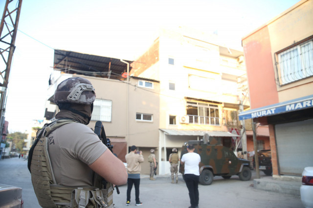 Mersin'de şafak operasyonu! 31 şüpheli hakkında gözaltı kararı - Resim: 1