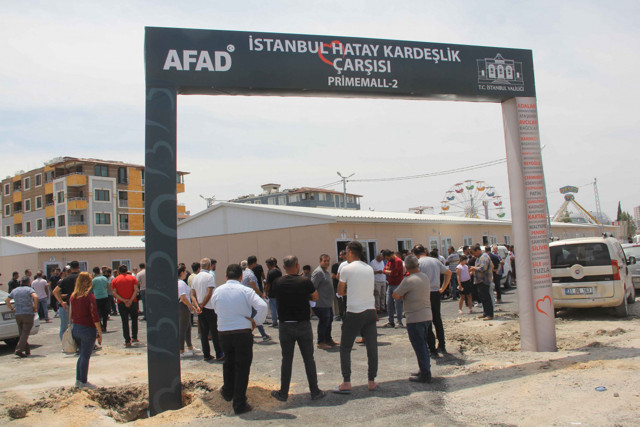Hatay'da 200 prefabrik iş yerinin anahtarı hak sahiplerine teslim edildi - Resim: 0