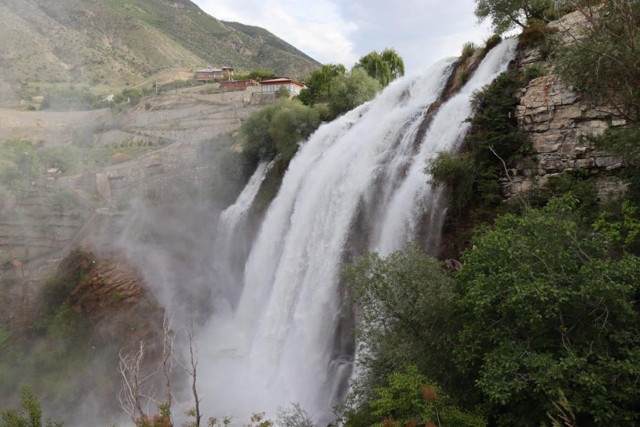 Erzurum Tortum Gölü’nde su seviyesi dokuz metre yükseldi - Resim: 0