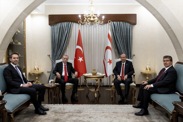 Cumhurbaşkanı Erdoğan ilk resmi ziyareti için KKTC'de! Sevgi gösterileri ile karşılandı - Resim: 3