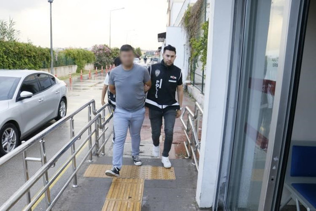 Adana'da 4 buçuk milyon liralık sahte altın vurgunu - Resim: 0