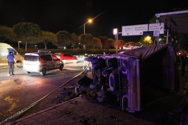 İzmir’de öldüren yarış, korkunç kaza! Anne öldü, 7 aylık bebeği yaralandı! - Resim: 1