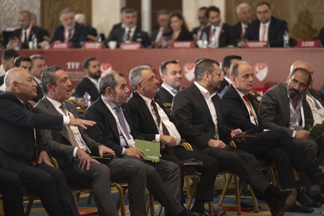 Beşiktaş Başkanı Ahmet Nur Çebi, TFF Genel Kurulu'nda konuştu - Resim: 0