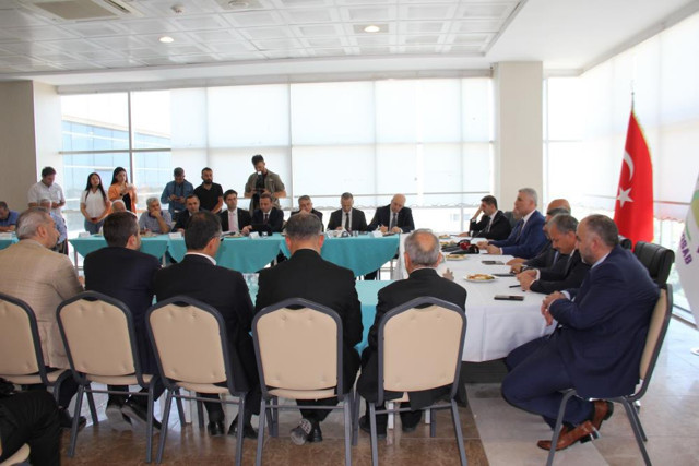 Ticaret Bakanı Bolat'tan cari açık mesajı! Öncelikli dört hedefi açıkladı: "Düşürmekte kararlıyız" - Resim: 0