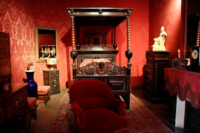 Victor Hugo'nun müze evi 120 yıldır ziyaretçi ağırlıyor hayata gözlerini yumduğu yatak - Resim: 1