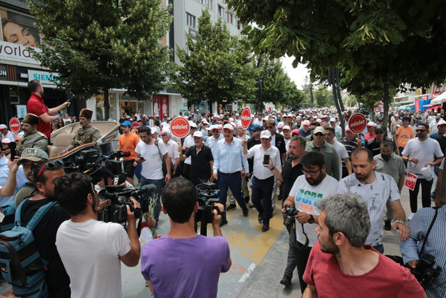 Tanju Özcan, CHP Genel Merkezi'ne yürüyor! Kılıçdaroğlu'nu o koltuktan indirmeye gidiyorum - Resim: 2