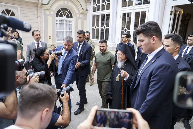 Zelenski'den 'Rum Patrikhanesine' sürpriz ziyaret! - Resim: 1