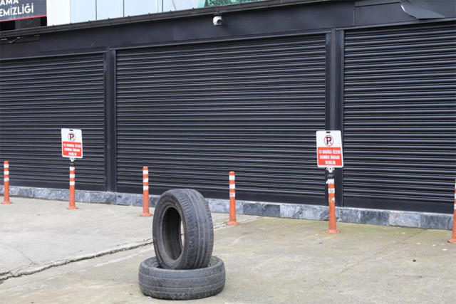 Rizeli esnaf otopark sorununa ilginç çözüm! 15 dakika üzeri bomba ihbarı verilir - Resim: 0