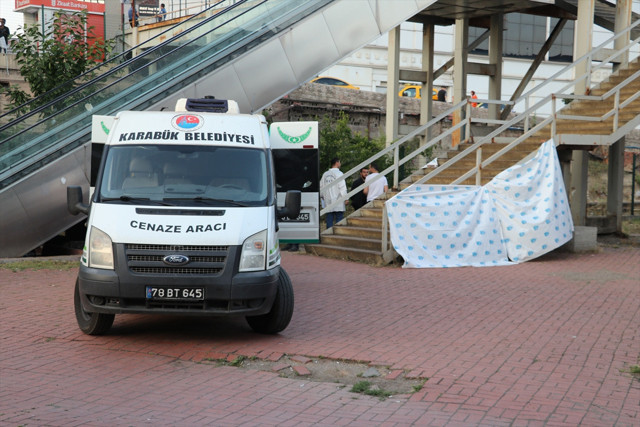 Karabük'te korkunç olay: Yürüyen merdivenin altında bebek cesedi bulundu! Annenin ifadesi dehşete düşürdü... - Resim: 1