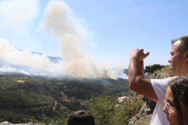 Hatay’da büyük orman yangını! Orman yangını evlere sıçradı, bahçeyi temizlerken ormanı yaktı - Resim: 5