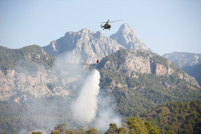 Antalya Kemer'de büyük yangın! Evler ve hastane boşaltıldı, Bakan Mehmet Ersoy son durumu açıkladı sebebi belli mi? - Resim: 3