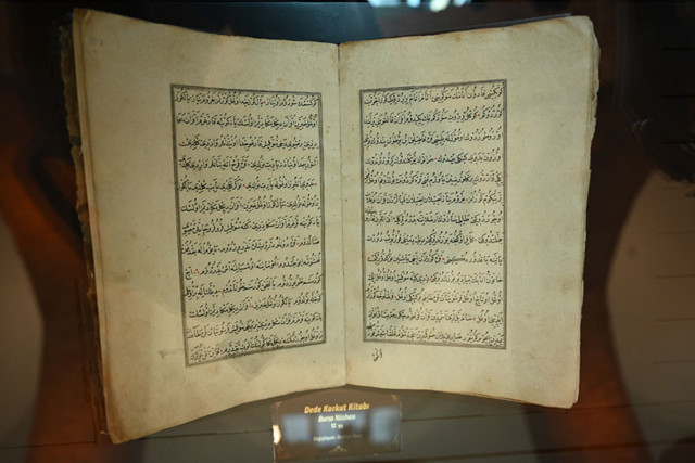 Dede Korkut araştırmalarında yeni bir dönem başlıyor ‘Bursa Yazması’nın tıpkı basımı kamuyuna tanıtıldı - Resim: 0