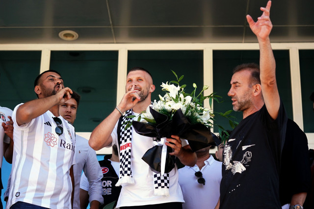 Beşiktaş'ın yeni transferi Ante Rebic İstanbul'a geldi - Resim: 0