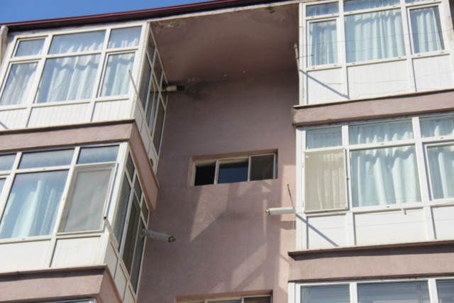 Kocaeli'de evine balkondan girmeye çalışan genç 5. kattan düştü - Resim: 0