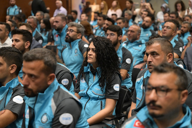 Sağlık Bakanı Fahrettin Koca: UMKE gönüllüleri deprem ve diğer afetlerde erken dönem kurtarma faaliyetleri yürütecek - Resim: 0