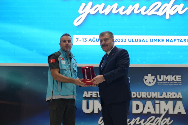 Sağlık Bakanı Fahrettin Koca: UMKE gönüllüleri deprem ve diğer afetlerde erken dönem kurtarma faaliyetleri yürütecek - Resim: 1