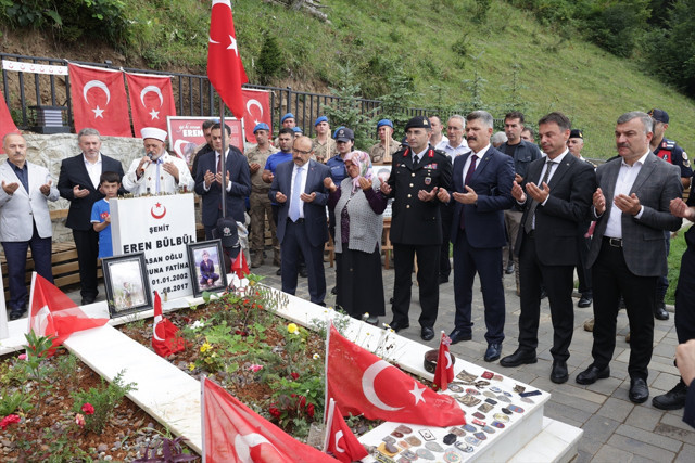 Eren Bülbül şehadetinin 6'ncı yılında mezarı başında anıldı - Resim: 0
