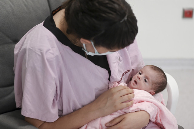 Kıbrıslı Nehir bebek "25 binde 1" görülen hastalığından Türkiye'de kurtuldu - Resim: 0