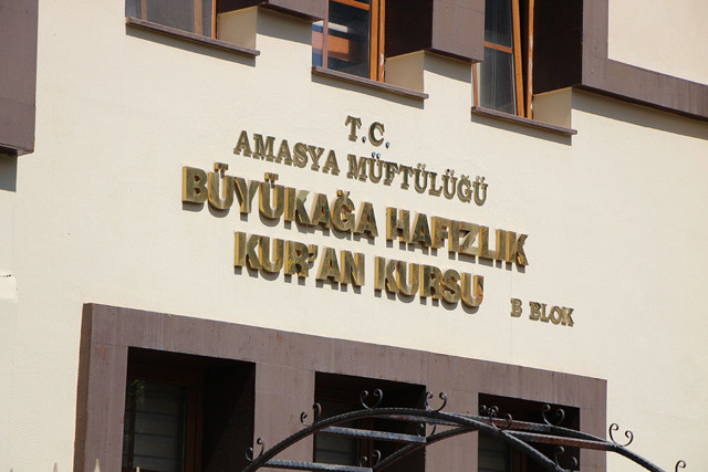 Amasya’da Kur’an kursunda 20 öğrenciye pide dayağı! İzinsiz neden yediniz? - Resim: 1