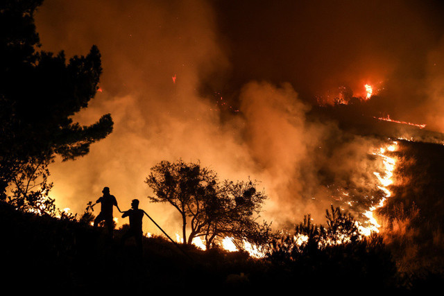 Tatile çıktığı iddia edilmişti! Çanakkale belediye başkanı yangından günler sonra açıklama yaptı - Resim: 0
