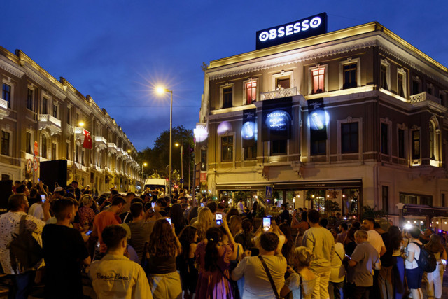 Beşiktaş'ta Harun Tekin'den mini konser - Resim: 0