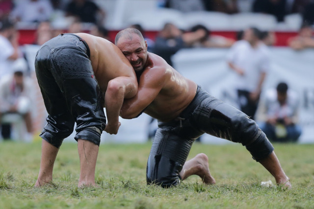 671. Tarihi Elmalı Yağlı Güreşleri'nde başpehlivanlığı Ali Gürbüz kazandı - Resim: 0