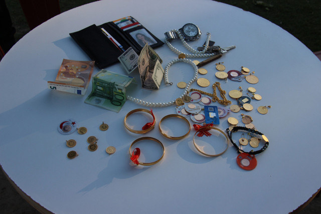 Genç çift, hayatlarının en unutulmaz molasını verdi: Telefon şakası sandık - Resim: 1