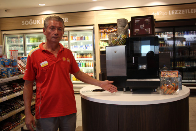 Genç çift, hayatlarının en unutulmaz molasını verdi: Telefon şakası sandık - Resim: 2