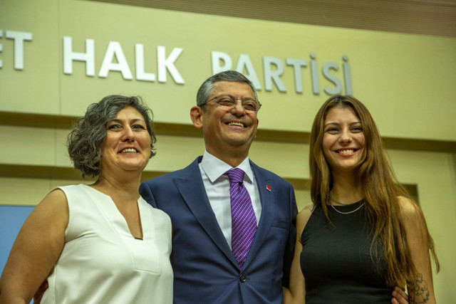 Özgür Özel, 3 milyon takipçili hesabından Kurultayda alması gereken oy kadar bile RT alamadı - Resim: 0