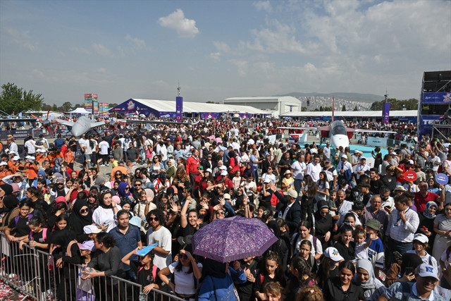 TEKNOFEST İzmir başladı binlerce kişi akın etti! Selçuk Bayraktar: Türkiye Yüzyılı'na sizler ve eserleriniz damga vuracak - Resim: 7