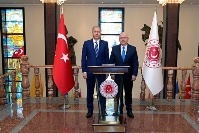 Suriye'ye yeni kara harekatı yolda mı? 3 Bakan, Genelkurmay Başkanı, MİT Başkanı güvenlik toplantısı yaptı - Resim: 0