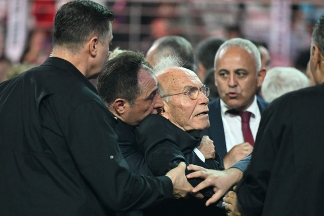 CHP'de kurultay günü! Genel Başkan seçilmek için kaç oy gerekiyor? Tribünler bile ayrıldı - Resim: 1