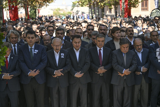 Ali Babacan'ın babası son yolculuğunu uğurlandı! Kılıçdaroğlu'na böle bağırdı: Sakın istifa etme... - Resim: 0