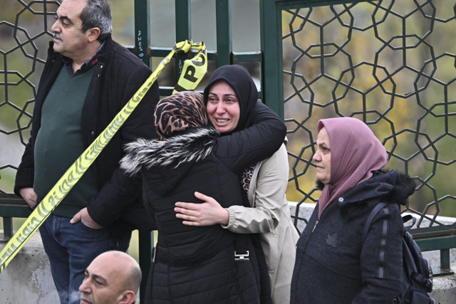 Ankara'da komşu kavgası! Baba ile 15 yaşındaki oğlu komşuları tarafından tüfekle vurularak öldürüldü - Resim: 0