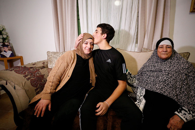 İsrail hapishanelerindeki 33 Filistinli çocuk ve kadın esir serbest bırakıldı! Ardından evleri basıldı - Resim: 2