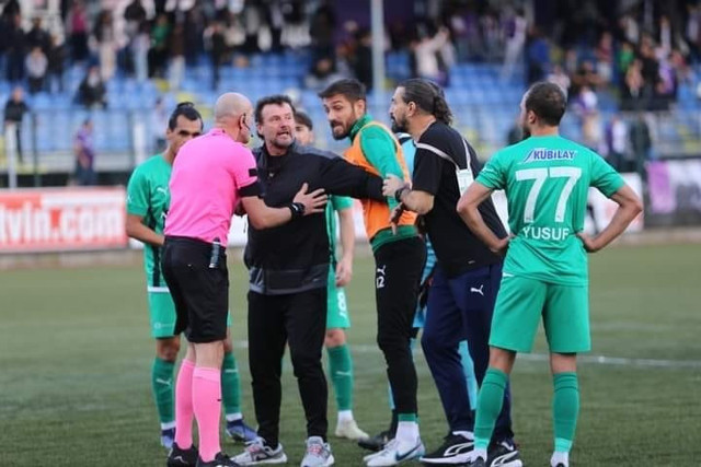 TFF 3. Lig maçında hakem golü verip sonra iptal edince ortalık karıştı - Resim: 1