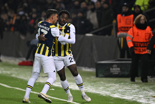 Fenerbahçe için kara gece İrfan Can Kahveci'yi zor tuttular taraftar maç bitmeden stattan ayrıldı - Resim: 3