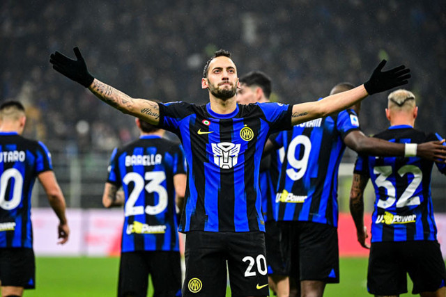 Hakan Çalhanoğlu 1 gol 1 asistle yıldızlaştı Inter farka gitti - Resim: 0