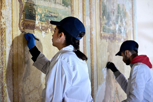 Yıldız Sarayı'nda restorasyon çalışmalarında duvar resimleri bulundu - Resim: 1