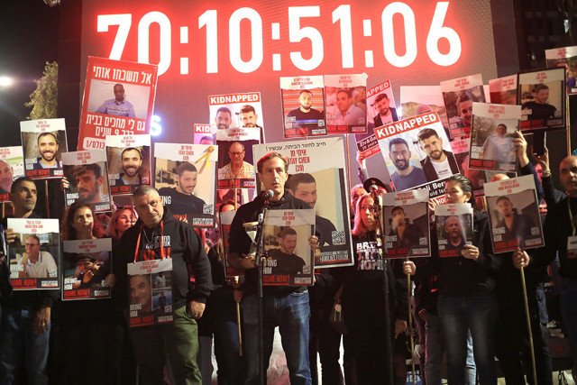 İsrail, Gazze'de 'beyaz bayrak' çeken kendi esir askerlerini öldürdü! Özür diyeyip katliama devam etti - Resim: 3