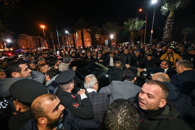 Şehit cenazesinde protesto edilen Özgür Özel'den Cumhurbaşkanı Erdoğan'a gövde gösterisi yanıtı - Resim: 0