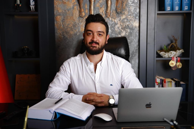 Ece Ronay’ın eski eşine tazyik hapsi verildi - Resim: 1