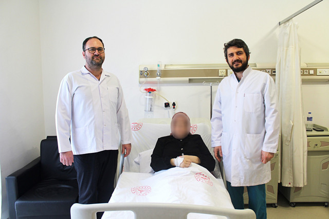 Ameliyatta kesilmekten kurtulan bacağından 6 kilo tümör çıkarıldı - Resim: 0