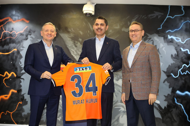İBB Başkan adayı Murat Kurum'dan Başakşehir Futbol Kulübü'ne ziyaret - Resim: 0