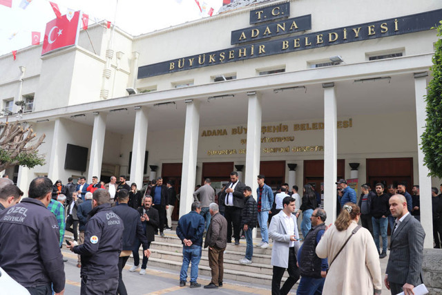 Adana Büyükşehir Belediyesi Özel Kalem Müdürü Samet Güdük'e silahlı saldırı! - Resim: 1