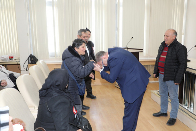 Kars Valisi Ziya Polat şehit ailelerini ağırladı - Resim: 0