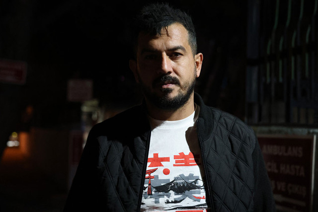 Taksiciden “Aracımı kapattım” cevabını alan yolcu, şoförün sırtına makas sapladı - Resim: 0