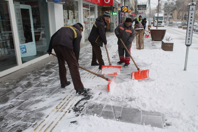 Bayburt'ta kar yüzünü yeniden gösterdi - Resim: 0