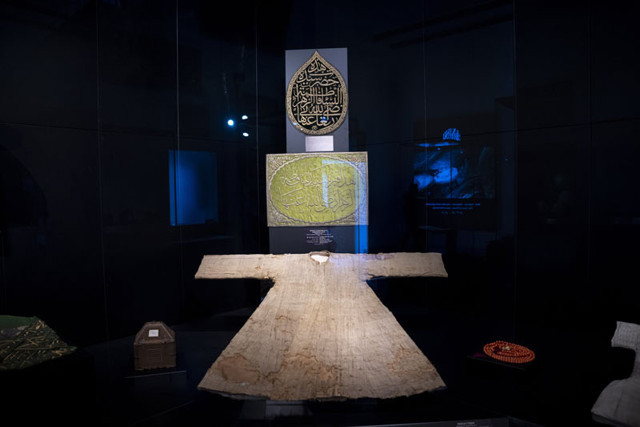 Topkapı Sarayı Mukaddes Emanetler Dairesi yeni sergileme düzeni ilgi çekti - Resim: 0