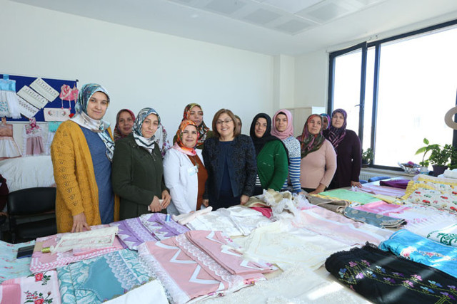 Gaziantep Büyükşehir Belediyesi kadınlara desteğini sürdürüyor - Resim: 1